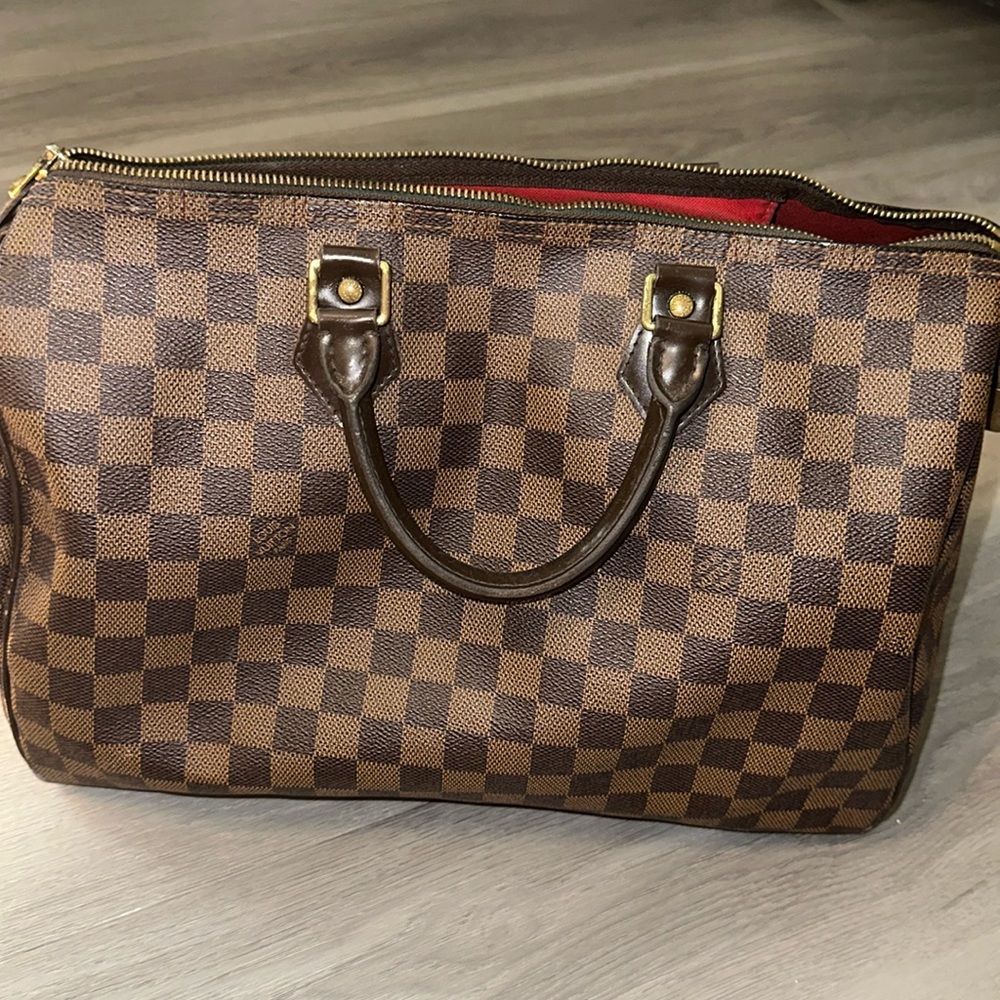 LV Damier bag used condition still in really really nice condition